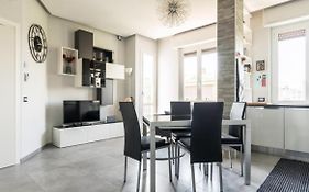 Luxury Apartment In Prada District Near Mm Brenta & Milan Center - Ideal For Business Profiles